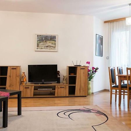 Glorious - 2-Bedroom Apartment Near Youth Hill By Flat Mаnager Plovdiv Exteriör bild