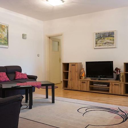 Glorious - 2-Bedroom Apartment Near Youth Hill By Flat Mаnager Plovdiv Exteriör bild